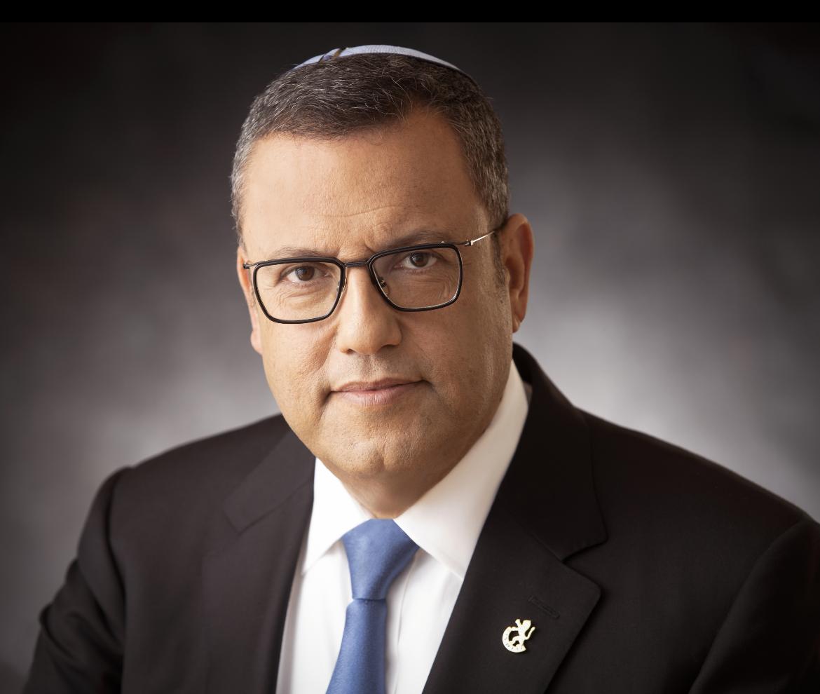 משה ליאון בדרך לאפיפיור