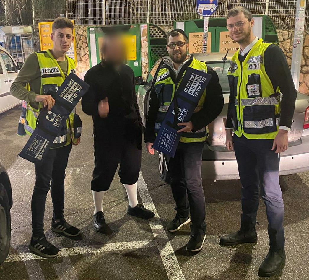 שורש: תינוקת ננעלה ברכב