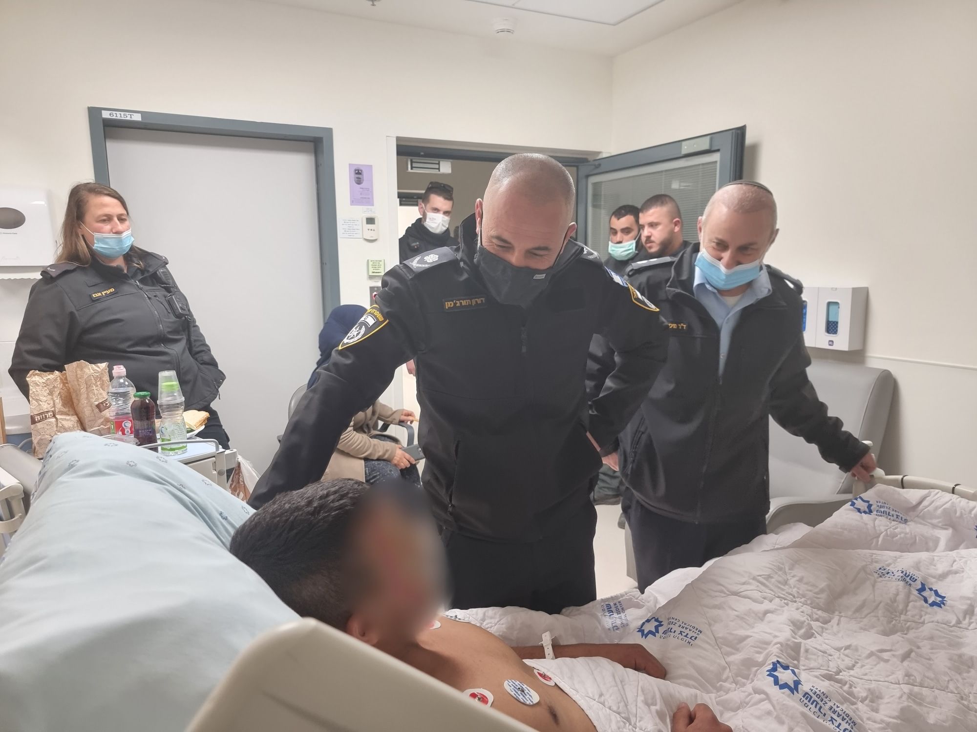 מפקד מחוז ירושלים ביקר את השוטר הפצוע