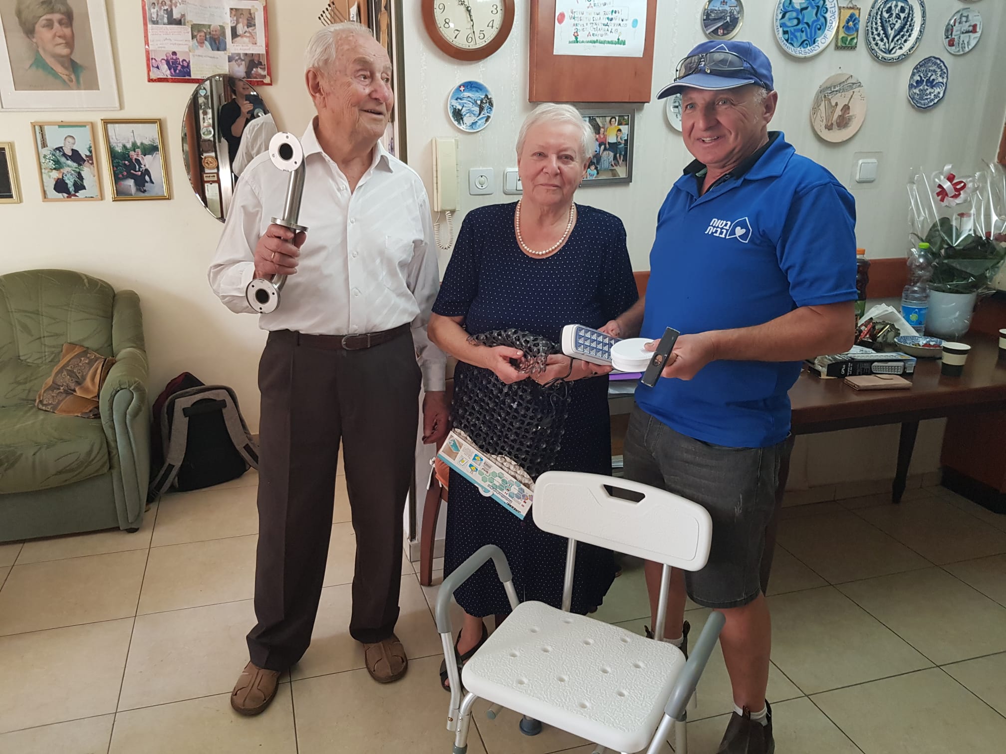 ההתקנה ה-10,000 של ערכת "בטוח בבית" נערכה במעונם של זוג ניצולי שואה ירושלמיים