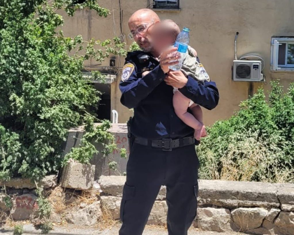שכחו אותו ברכב