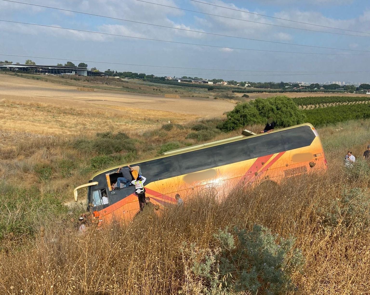אוטובוס התהפך בכביש 1, פצועים קל