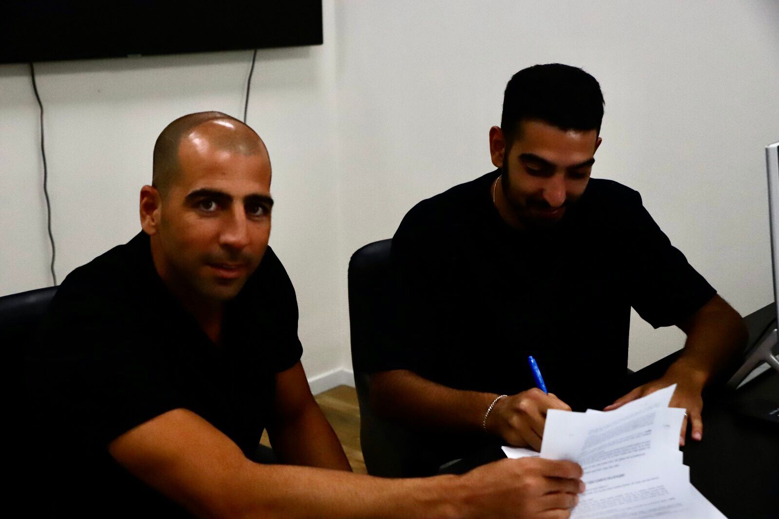 אור זהבי עולה לבירה