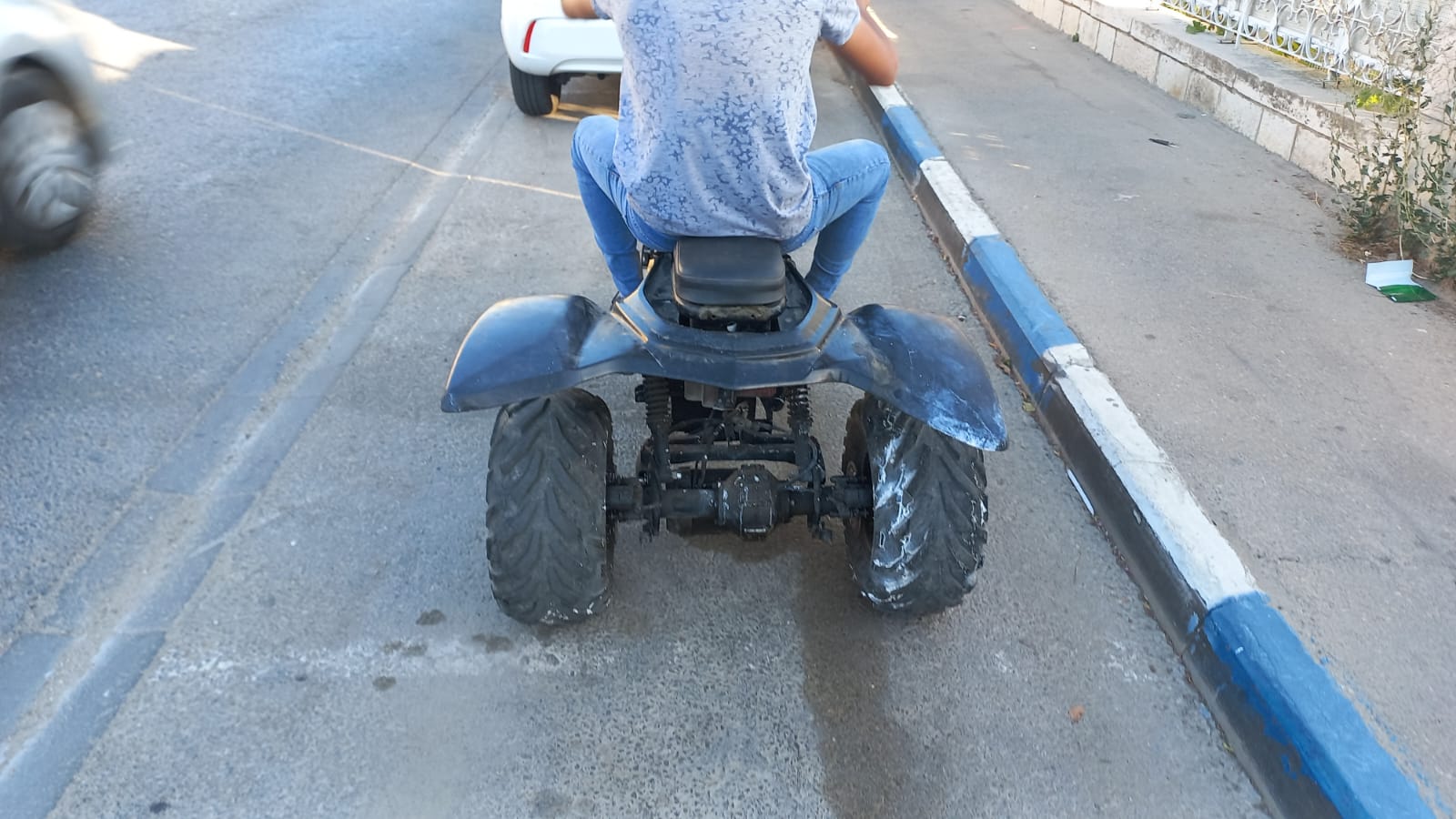 בן 16 נתפס נוהג ללא רישיון