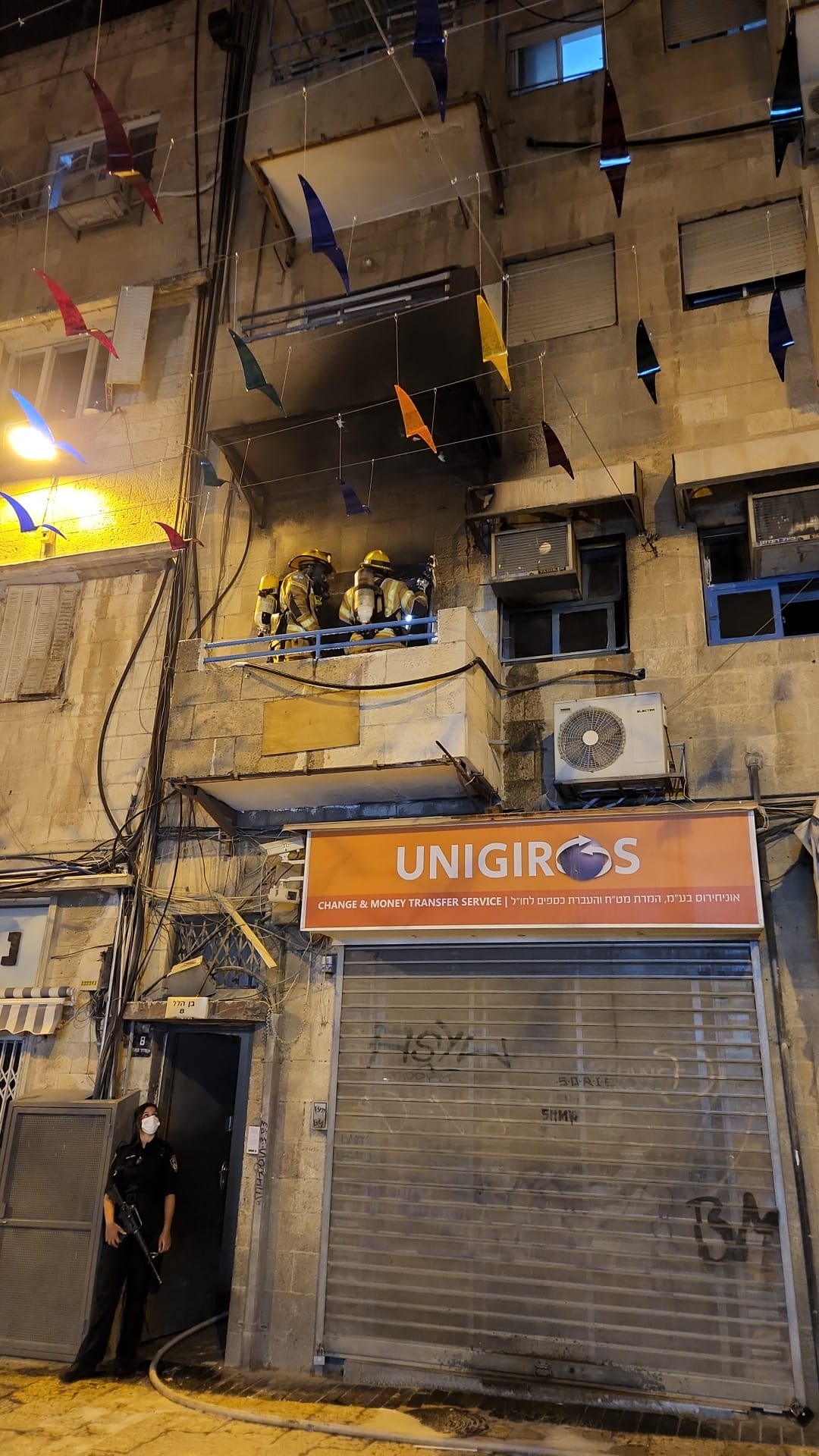 ליל שבת: פצועים בשריפה בדירה