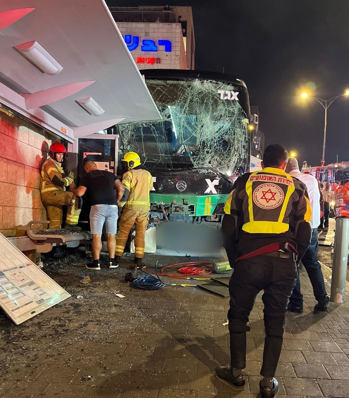 אסון בשמגר: הרוגים מפגיעת אוטובוס