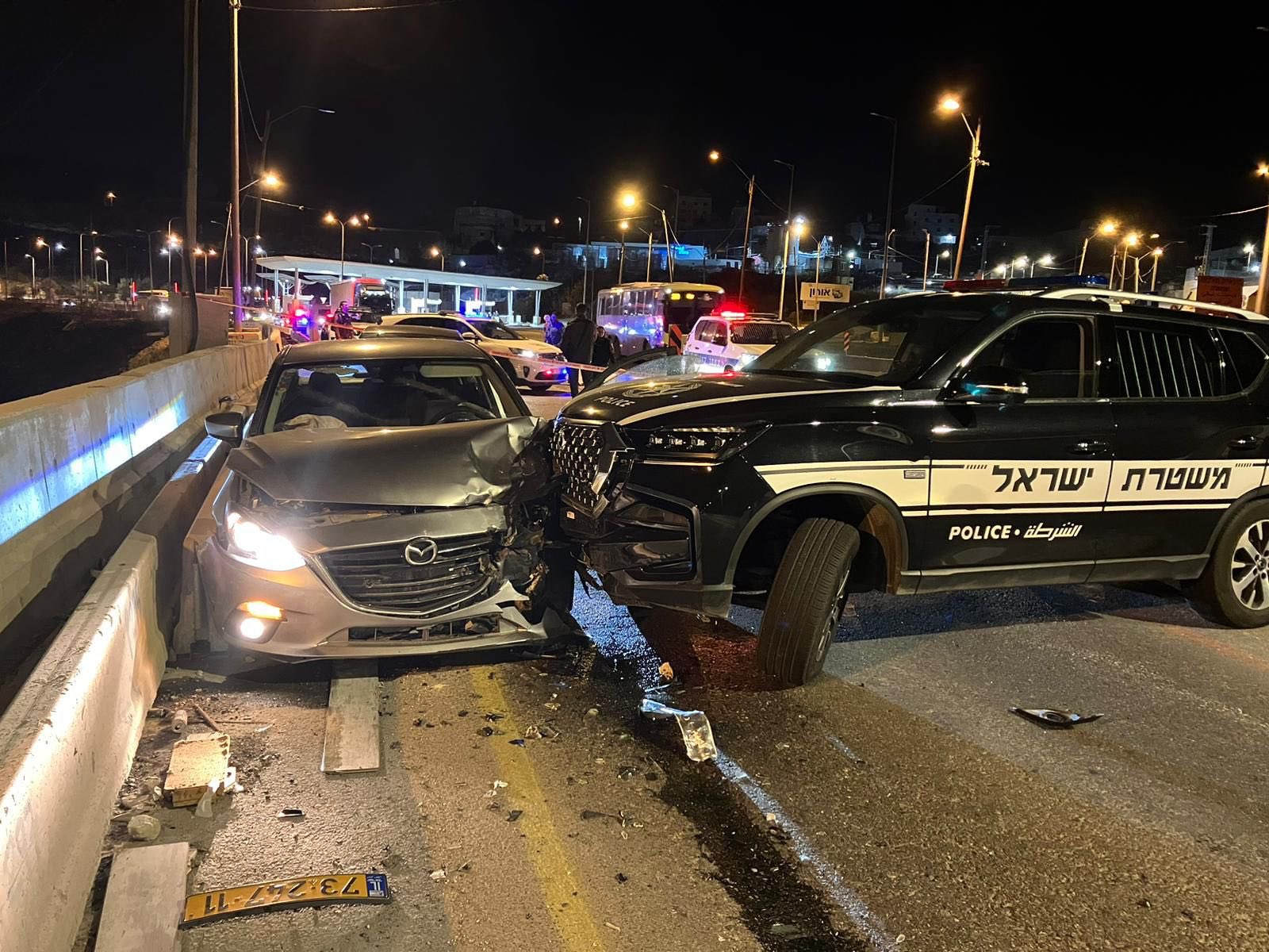 דרמה בכביש המנהרות: גנב רכב נורה ע"י שוטרים בעת שפרץ מחסום