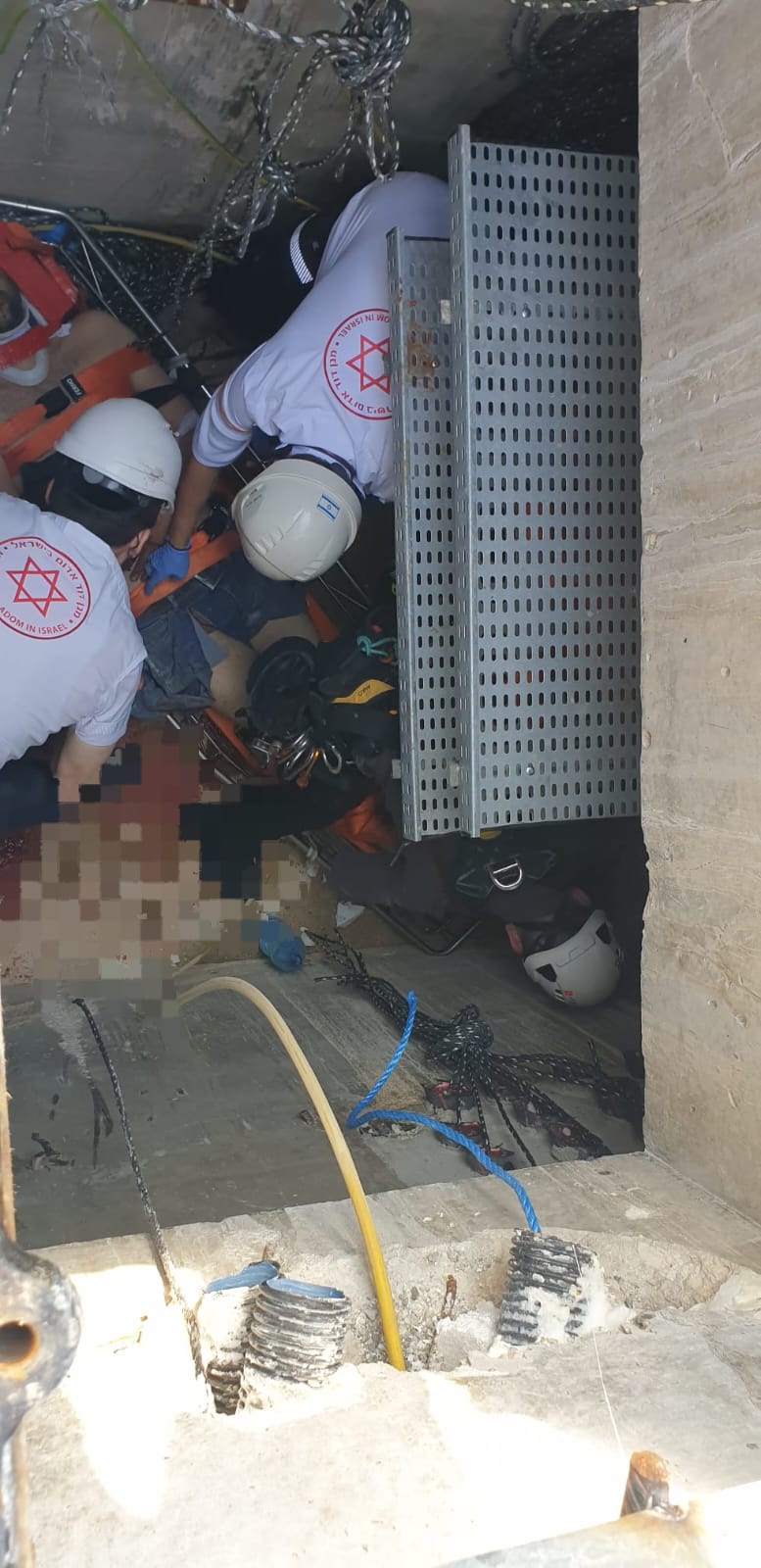 פועל נפל לבור בעומק 3 מ' בצומת אורה – מצבו בינוני