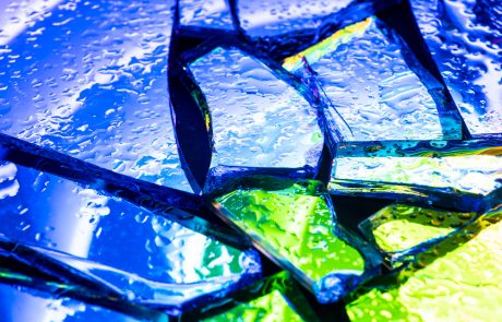 תמונות זכוכית לבית כשהעיצוב מקבל עומק אור ונשמה