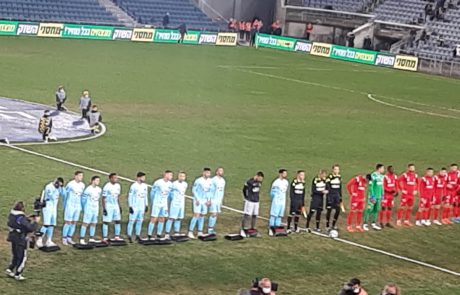 זיקוקים לעבר ביתו של חוגג