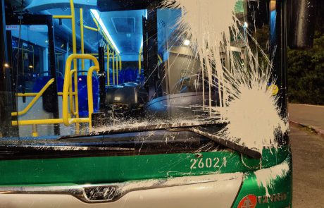 משטרת ישראל עצרה שני חשודים ביידוי אבנים ובקבוקי צבע לעבר אוטובוס במזרח ירושלים